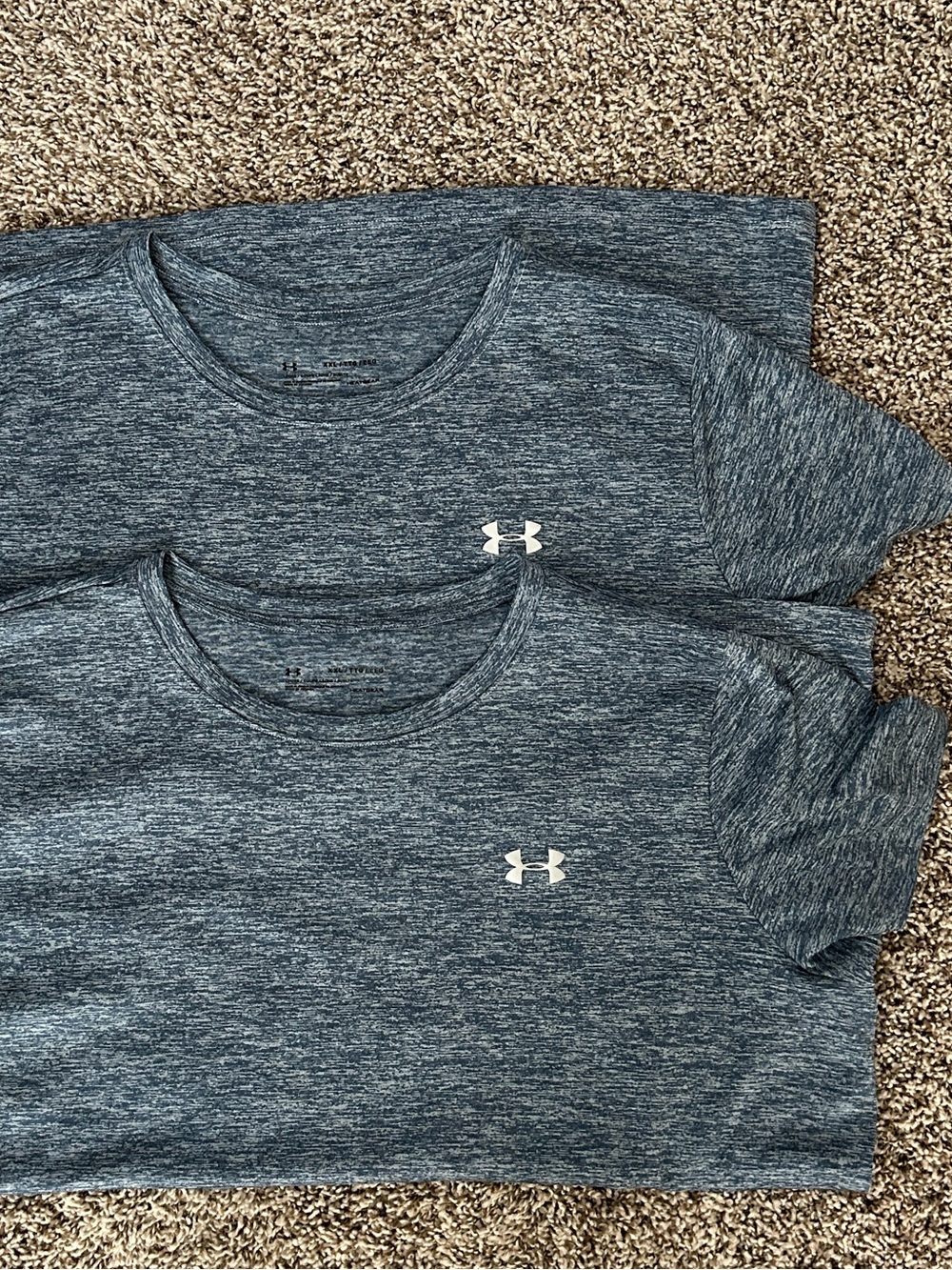 EUC Under Armour Women’s Crew Neck HeatGear Blue Twist  Performance Tee-Set of 2